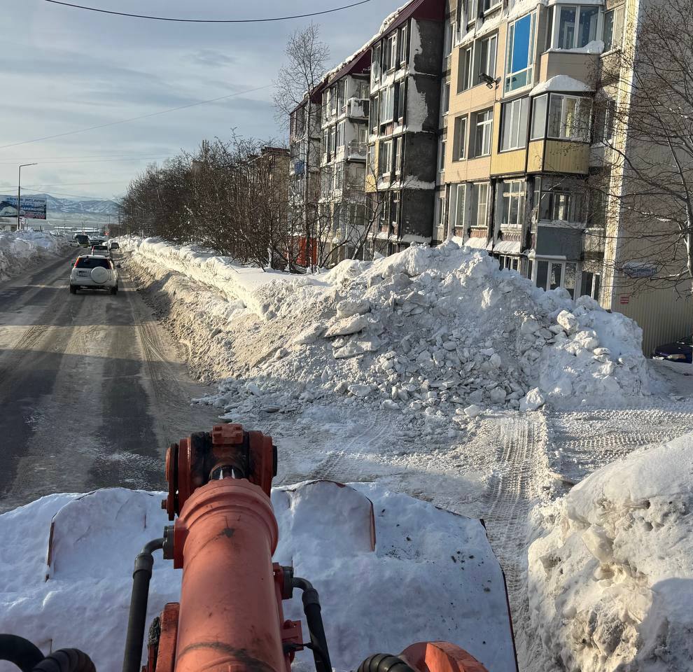 Город день за днем. 6 января 2026 года В Петропавловске-Камчатском дорожные службы продолжают комплекс работ по ликвидации последствий циклона Город день за днем. 6 января 2026 года В Петропавловске-Камчатском дорожные службы продолжают комплекс работ по ликвидации последствий циклона
