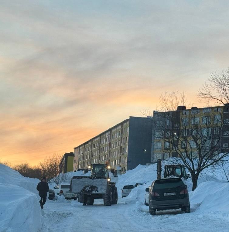 Город день за днем. 6 января 2026 года В Петропавловске-Камчатском дорожные службы продолжают комплекс работ по ликвидации последствий циклона Город день за днем. 6 января 2026 года В Петропавловске-Камчатском дорожные службы продолжают комплекс работ по ликвидации последствий циклона