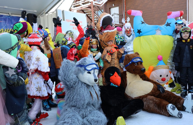 Феи, гномы и другие сказочные существа спустились с горы Морозной на Камчатке Феи, гномы и другие сказочные существа спустились с горы Морозной на Камчатке