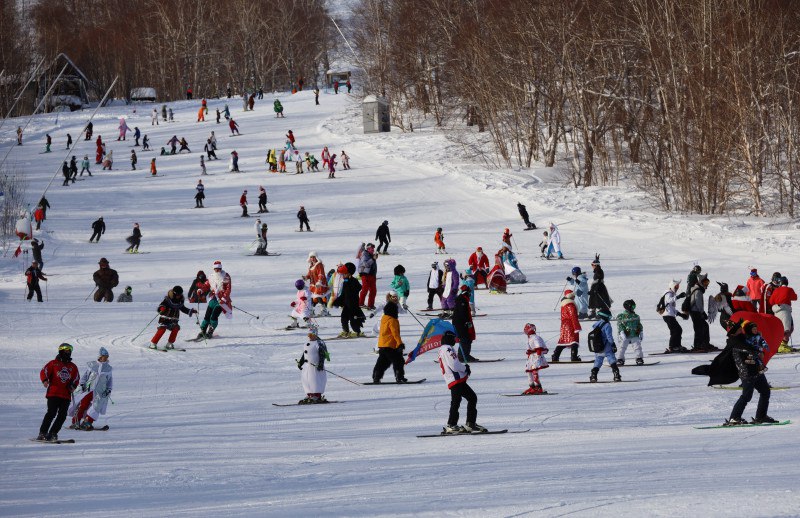 Феи, гномы и другие сказочные существа спустились с горы Морозной на Камчатке Феи, гномы и другие сказочные существа спустились с горы Морозной на Камчатке