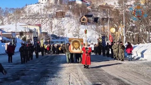 В краевой столице проходит традиционный крестный ход, посвященный одному из главных православных праздников — Рождеству
