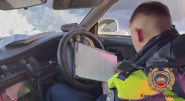 В период новогодних праздников инспекторы ГИБДД переведены на усиленный режим контроля за дорожной обстановкой