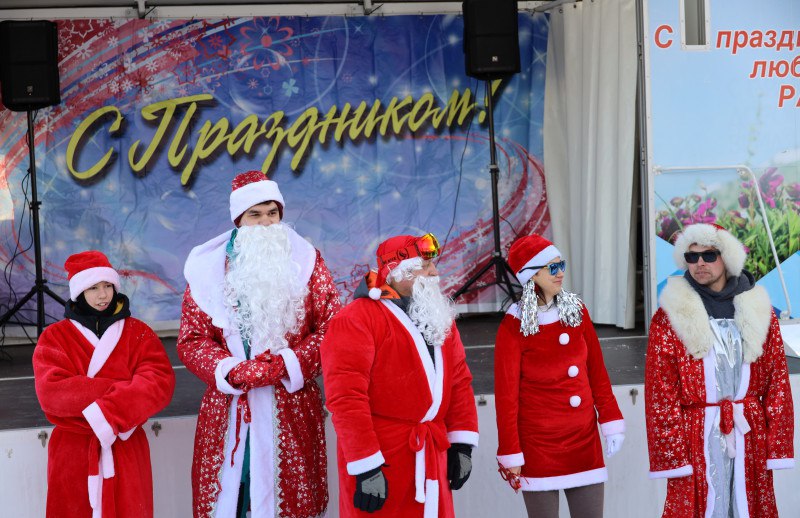 Феи, гномы и другие сказочные существа спустились с горы Морозной на Камчатке Феи, гномы и другие сказочные существа спустились с горы Морозной на Камчатке