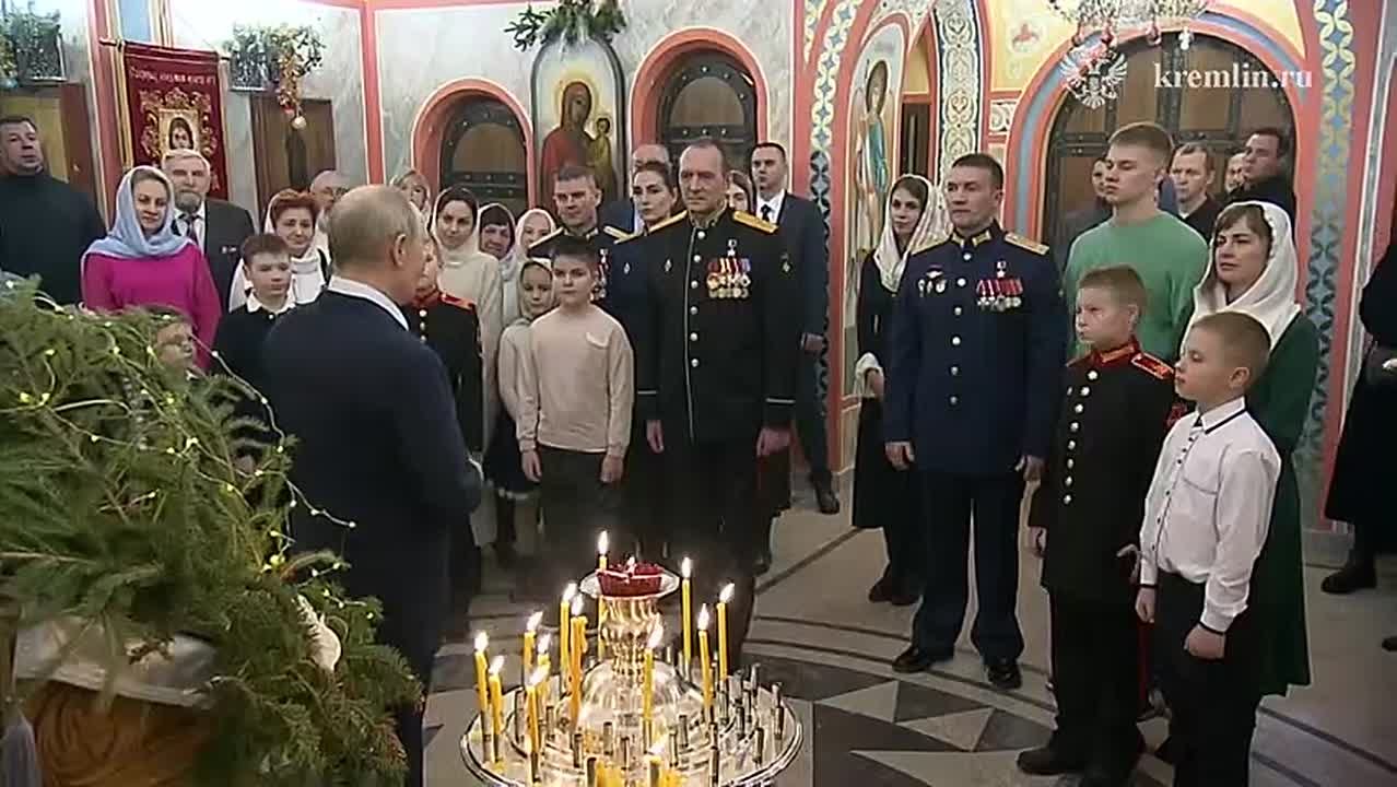 Владимир Путин поздравил православных христиан, всех граждан России, празднующих Рождество Христово: