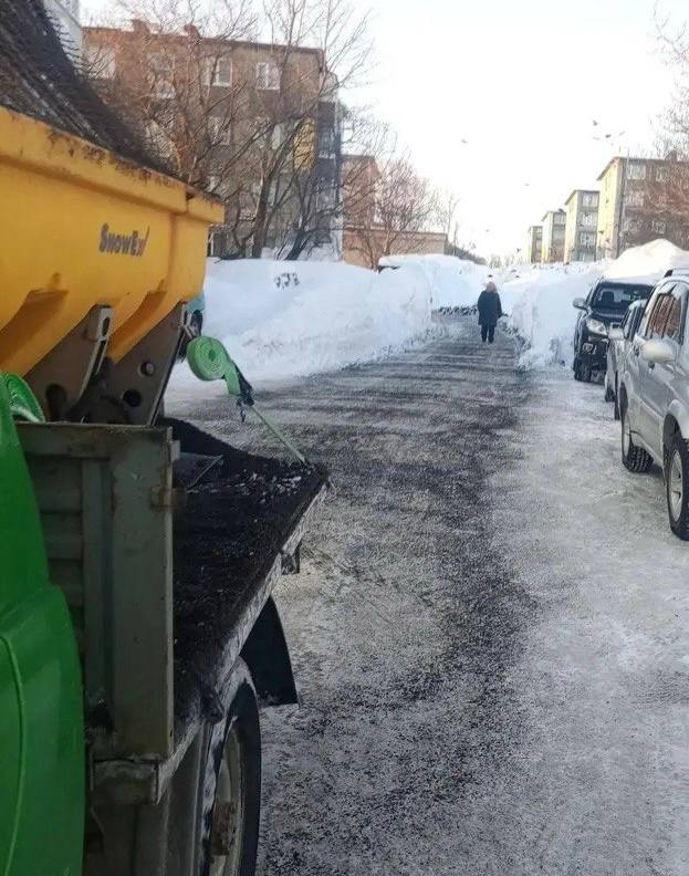 Город день за днём. 8 января 2026 нода Специализированная техника расчищает от снега магистрали и внутриквартальные проезды Город день за днём. 8 января 2026 нода Специализированная техника расчищает от снега магистрали и внутриквартальные проезды