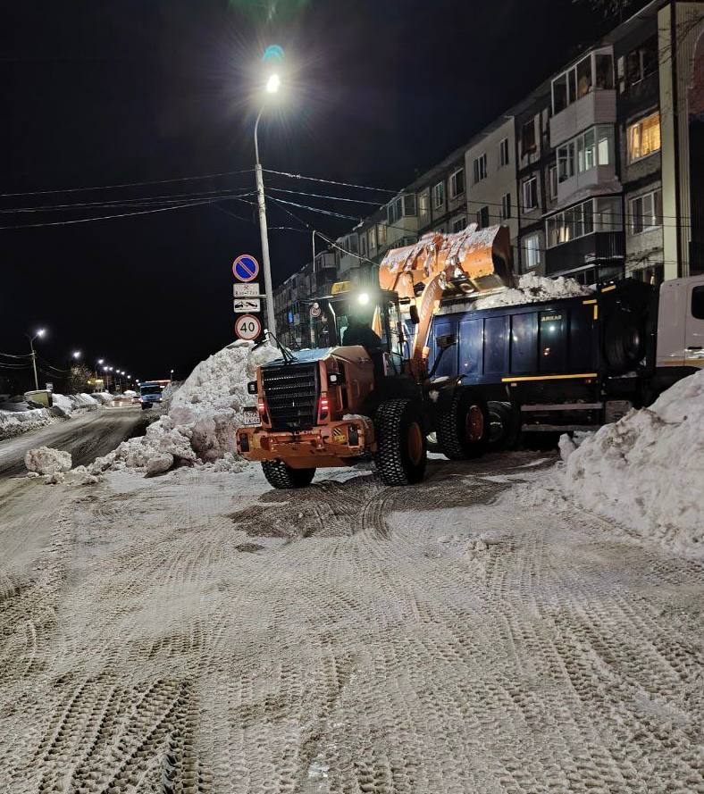 Город день за днём. 8 января 2026 нода Специализированная техника расчищает от снега магистрали и внутриквартальные проезды Город день за днём. 8 января 2026 нода Специализированная техника расчищает от снега магистрали и внутриквартальные проезды