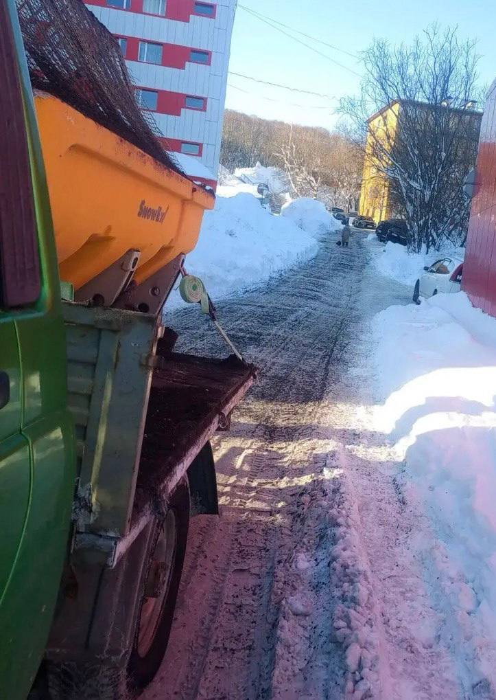 Город день за днём. 8 января 2026 нода Специализированная техника расчищает от снега магистрали и внутриквартальные проезды Город день за днём. 8 января 2026 нода Специализированная техника расчищает от снега магистрали и внутриквартальные проезды