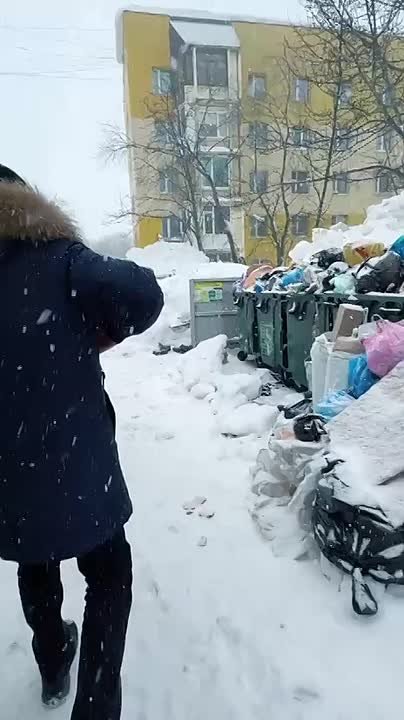 Солодов потребовал усилить уборку снега и мусора перед новым циклоном