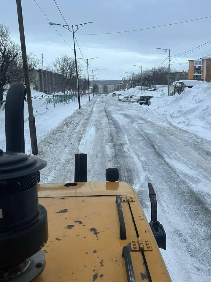 Город день за днем. 10 января 2026 года Специализированная техника задействована на магистральных дорогах и внутриквартальных проездах Город день за днем. 10 января 2026 года Специализированная техника задействована на магистральных дорогах и внутриквартальных проездах