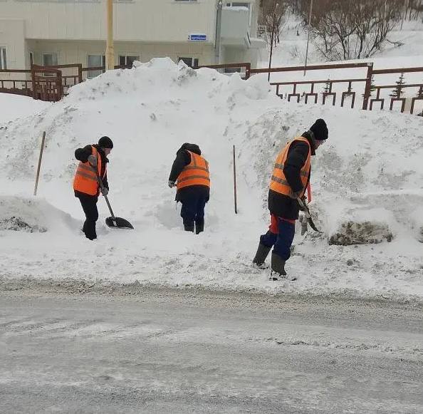 Город день за днем. 10 января 2026 года Специализированная техника задействована на магистральных дорогах и внутриквартальных проездах Город день за днем. 10 января 2026 года Специализированная техника задействована на магистральных дорогах и внутриквартальных проездах