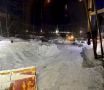 Город день за днем. 11 января 2026 года Дорожные службы продолжают работу по расчистке и обработке противогололедными материалами внутриквартальных проездов и придомовых территорий