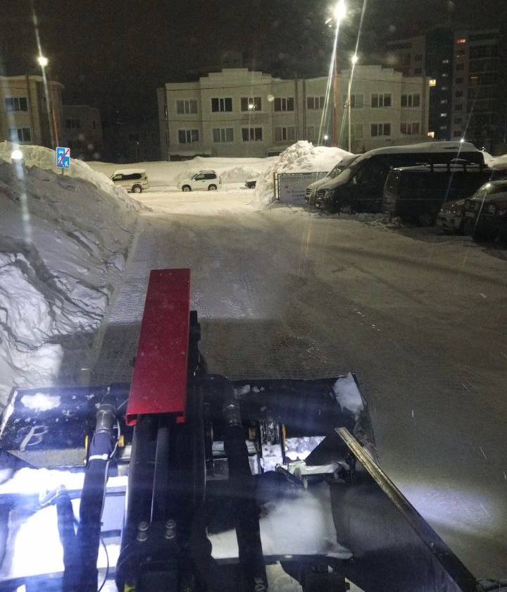Подрядные организации в ночную смену проводили работы по расчистке, вывозу снега и обработки дорог