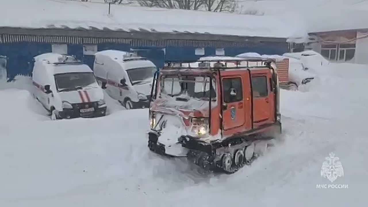 Спасатели выручили врача из сугроба в Петропавловске-Камчатском