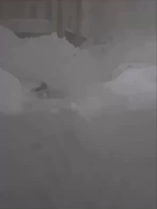 Сугробы до второго этажа — мощный циклон парализовал Камчатку