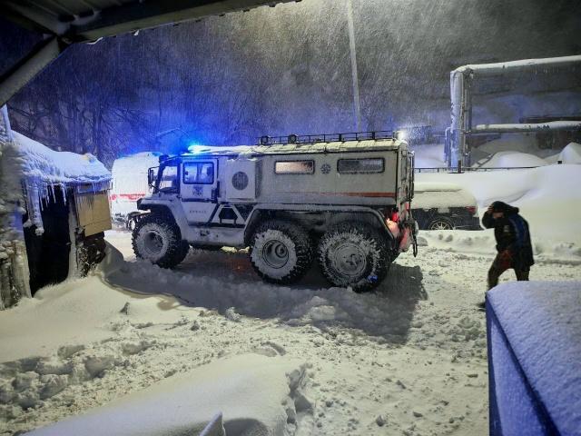 Медики скорой более километра несли пациента на руках при штормовом ветре