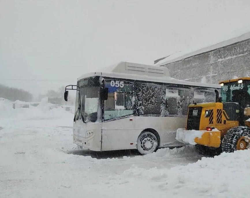 В Петропавловске-Камчатском по 16 направлениям вышли пассажирские автобусы, это маршруты: 2, 3, 4, 5к, 7, 12, 13к, 20, 21, 22, 26, 28, 30, 31, 32, 33