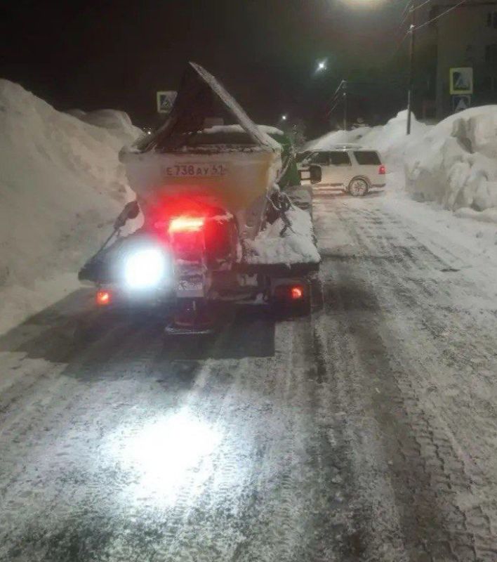 Город день за днем. 14 января 2026 года В Петропавловске-Камчатском дорожные службы продолжают комплекс работ по ликвидации последствий циклона, который принес значительные осадки