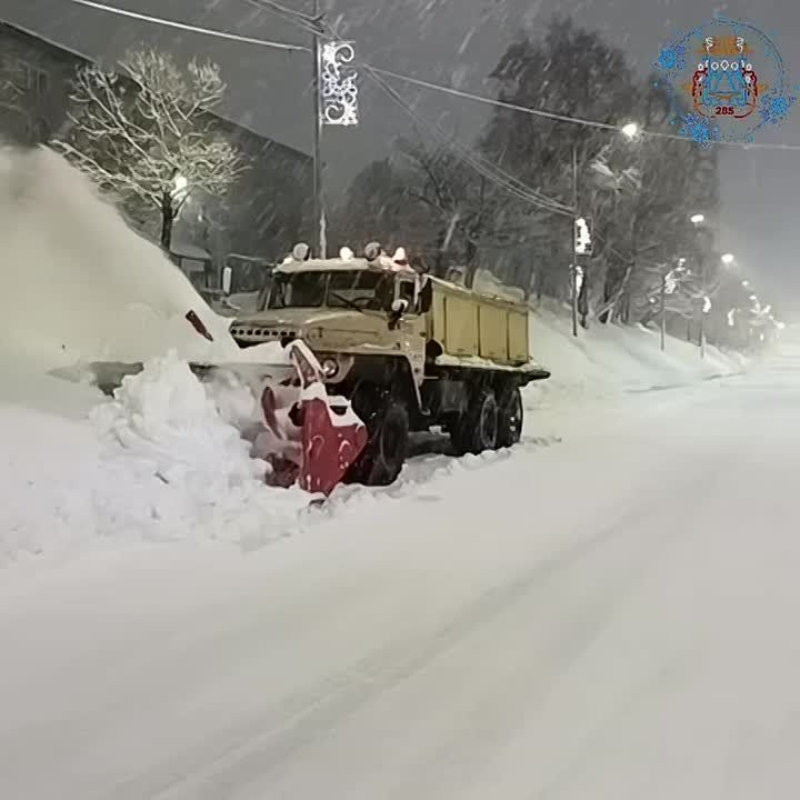 В ночную смену дорожные службы продолжили работу по расширению центральных дорог