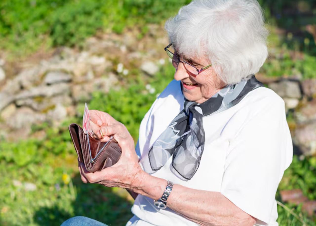 Чтобы получать пенсию в 67 тысяч рублей россиянам потребуется 37 лет зарабатывать в месяц не менее 248 тысяч