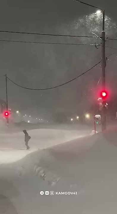 Андрей Воровский проверил ход снегоочистки Петропавловска-Камчатского в условиях продолжающего циклона