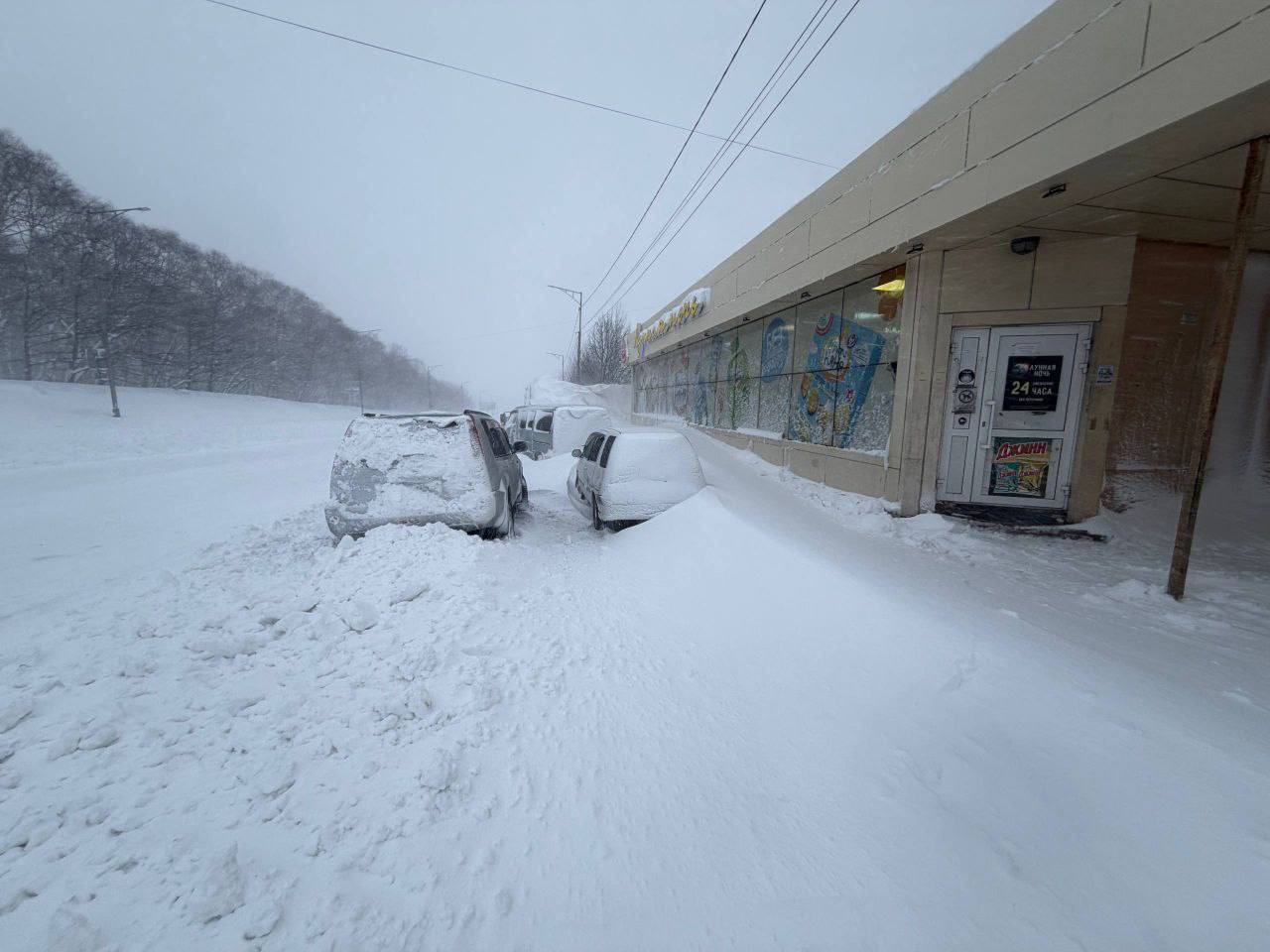 Подборка на тему, почему проезды расчищены не так широко, как хотелось бы… Подборка на тему, почему проезды расчищены не так широко, как хотелось бы…
