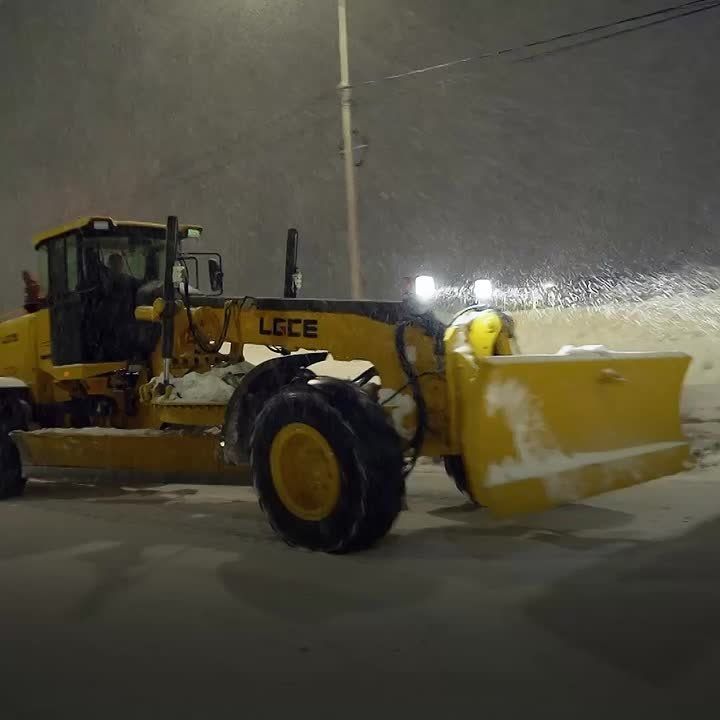 В связи с интенсивными снегопадами и проведением масштабных работ по очистке городских улиц от снежных заносов, а также вывозу снега большой призыв ко всем автовладельцам не парковаться на остановках! Парковка в этих зонах...