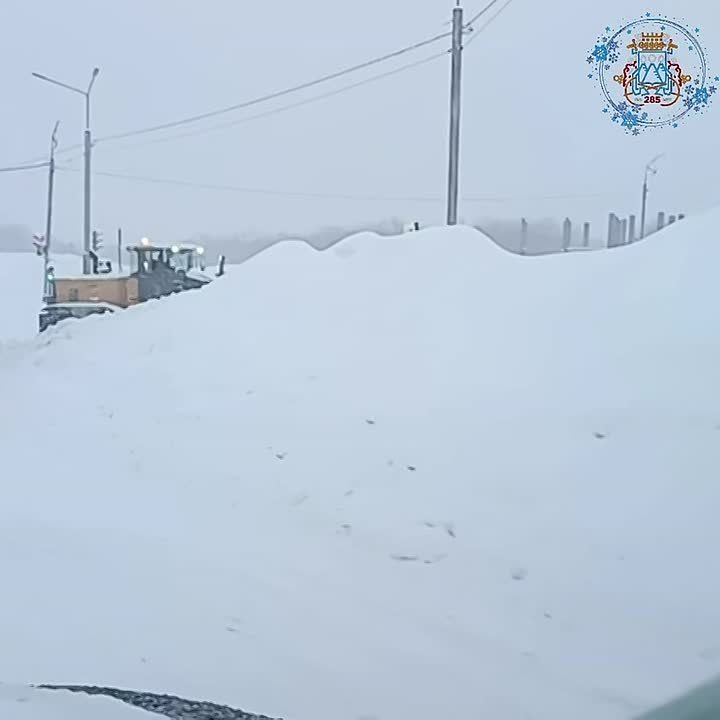 Продолжаются работы по расчистке центральных дорог