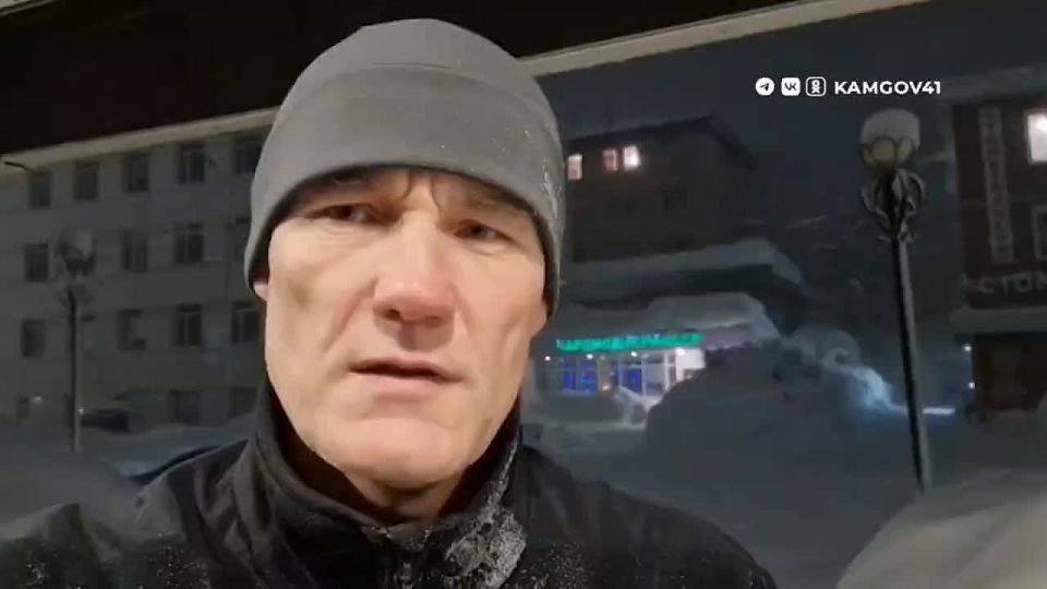 Второй случай схода снежных масс на человека произошел в краевой столице