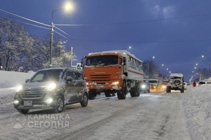 В Петропавловске-Камчатском сегодня, 16 января, продолжат работу вахтовки и машины автопарка правительства края и администрации города