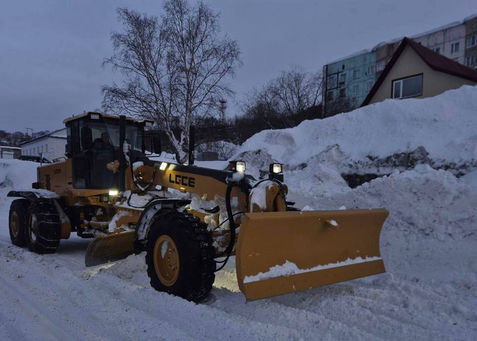 Город день за днем. 22 января 2026 года В Петропавловске Камчатском в круглосуточном режиме ведутся работы по расчистке городских территорий Город день за днем. 22 января 2026 года В Петропавловске Камчатском в круглосуточном режиме ведутся работы по расчистке городских территорий