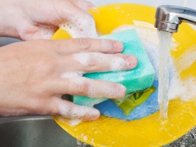 Опасные бактерии в кухонных губках: что признают эксперты