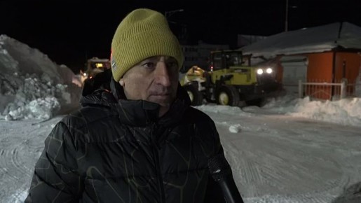 Дорогу к оптовым складам, расположенным на проспекте Победы за торговым центром «Славянский», минувшей ночью очистили от снега благодаря депутату Законодательного Собрания Камчатского края Рашида Шамояна