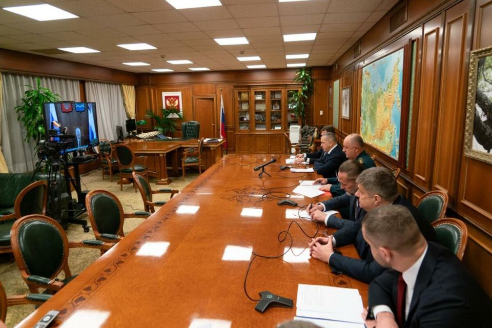 Первая партия снегоуборочной техники прибыла на Камчатку в кратчайшие сроки по договоренности губернатора Камчатского края Владимира Солодова с федеральным центром