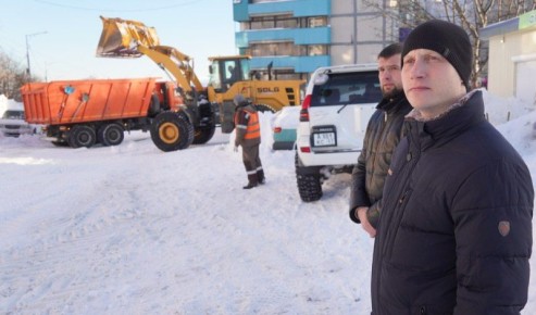 Глава города Евгений Беляев: Дорожные службы Петропавловска-Камчатского в круглосуточном режиме продолжают работы по устранению последствий череды циклонов