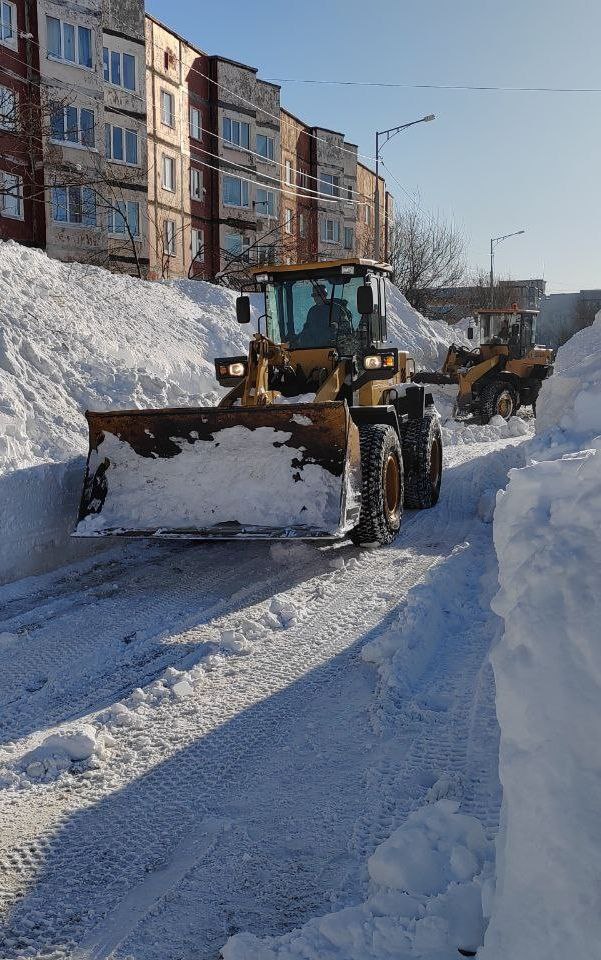 В Петропавловске-Камчатском дорожные службы продолжают комплекс мероприятий по ликвидации последствий циклона