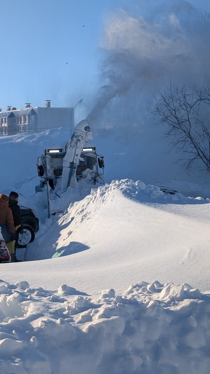 Ищем героев для сюжета. Если ваша машина или имущество пострадало при снегоочистке и вы хотите рассказать об этом, звоните в редакцию: (84152) 42-45-43