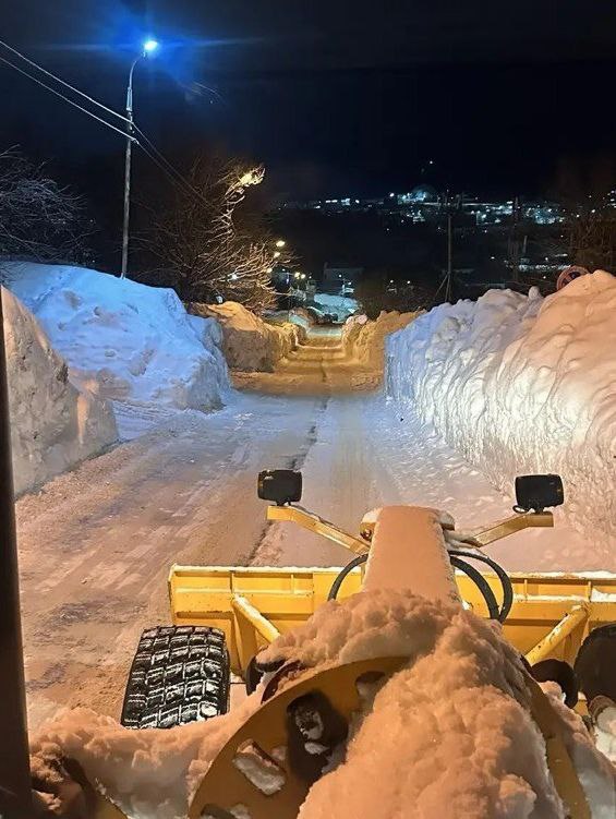 Город день за днем. 26 января 2026 года В Петропавловске-Камчатском специализированная техника продолжает работы на магистральных дорогах, внутриквартальных проездах, придомовых территориях Город день за днем. 26 января 2026 года В Петропавловске-Камчатском специализированная техника продолжает работы на магистральных дорогах, внутриквартальных проездах, придомовых территориях