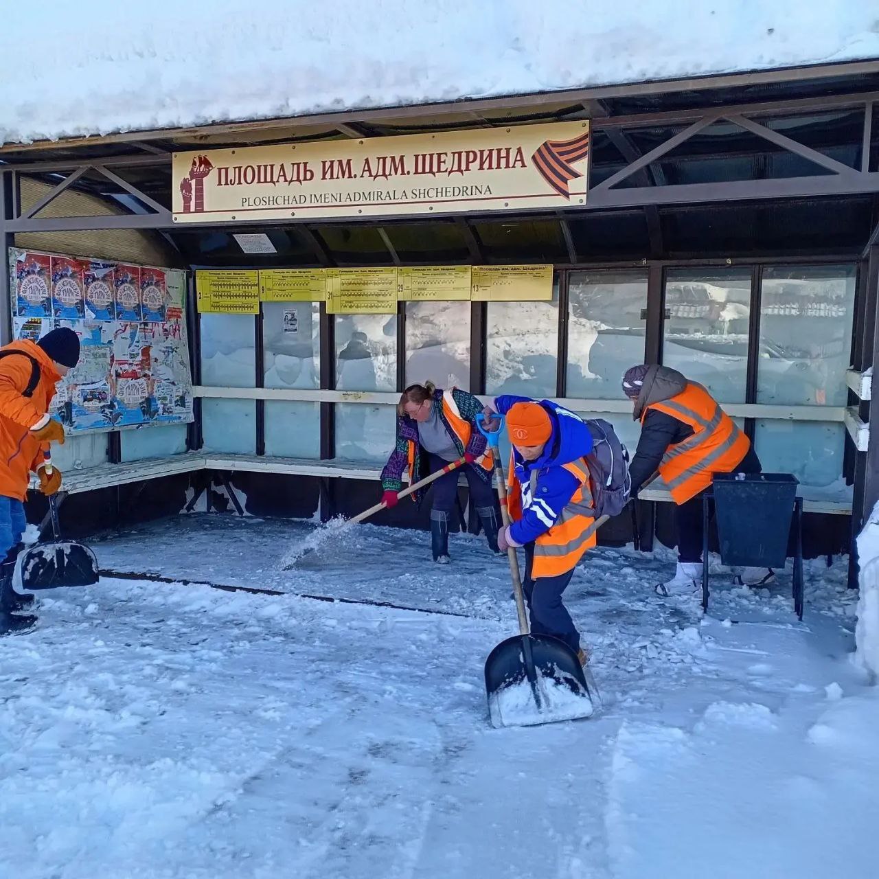 Город день за днем. 26 января 2026 года В Петропавловске-Камчатском специализированная техника продолжает работы на магистральных дорогах, внутриквартальных проездах, придомовых территориях