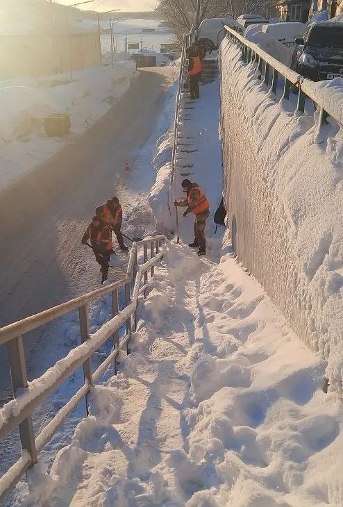 Город день за днем. 26 января 2026 года В Петропавловске-Камчатском специализированная техника продолжает работы на магистральных дорогах, внутриквартальных проездах, придомовых территориях Город день за днем. 26 января 2026 года В Петропавловске-Камчатском специализированная техника продолжает работы на магистральных дорогах, внутриквартальных проездах, придомовых территориях