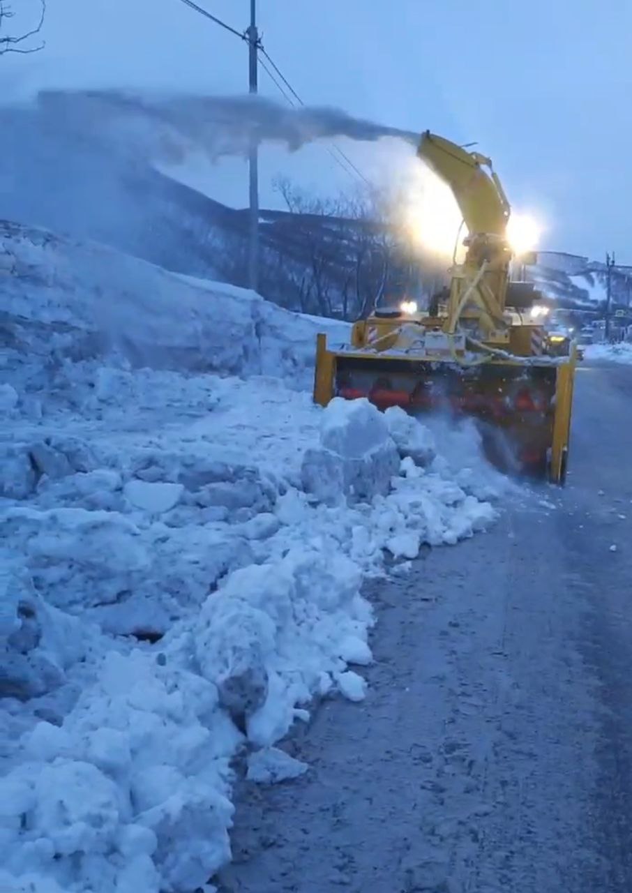 Город день за днем. 27 января 2026 года В ПетропавловскеКамчатском в круглосуточном режиме ведутся работы по расчистке городских территорий Город день за днем. 27 января 2026 года В ПетропавловскеКамчатском в круглосуточном режиме ведутся работы по расчистке городских территорий