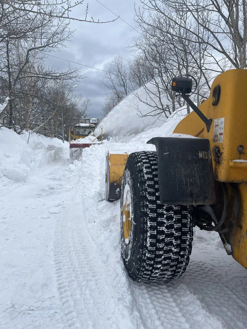 Город день за днем. 27 января 2026 года В ПетропавловскеКамчатском в круглосуточном режиме ведутся работы по расчистке городских территорий Город день за днем. 27 января 2026 года В ПетропавловскеКамчатском в круглосуточном режиме ведутся работы по расчистке городских территорий