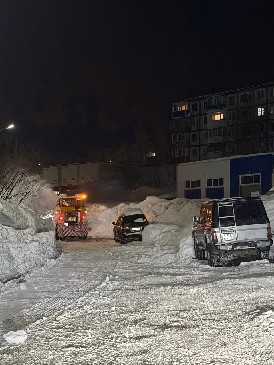 Подрядная организация ИП Вершков, расчистила, сделала шире проезд по улице Молчанова, провела работы по проезду проспект Победы 51 - Карбышева 12 Подрядная организация ИП Вершков, расчистила, сделала шире проезд по улице Молчанова, провела работы по проезду проспект Победы 51 - Карбышева 12