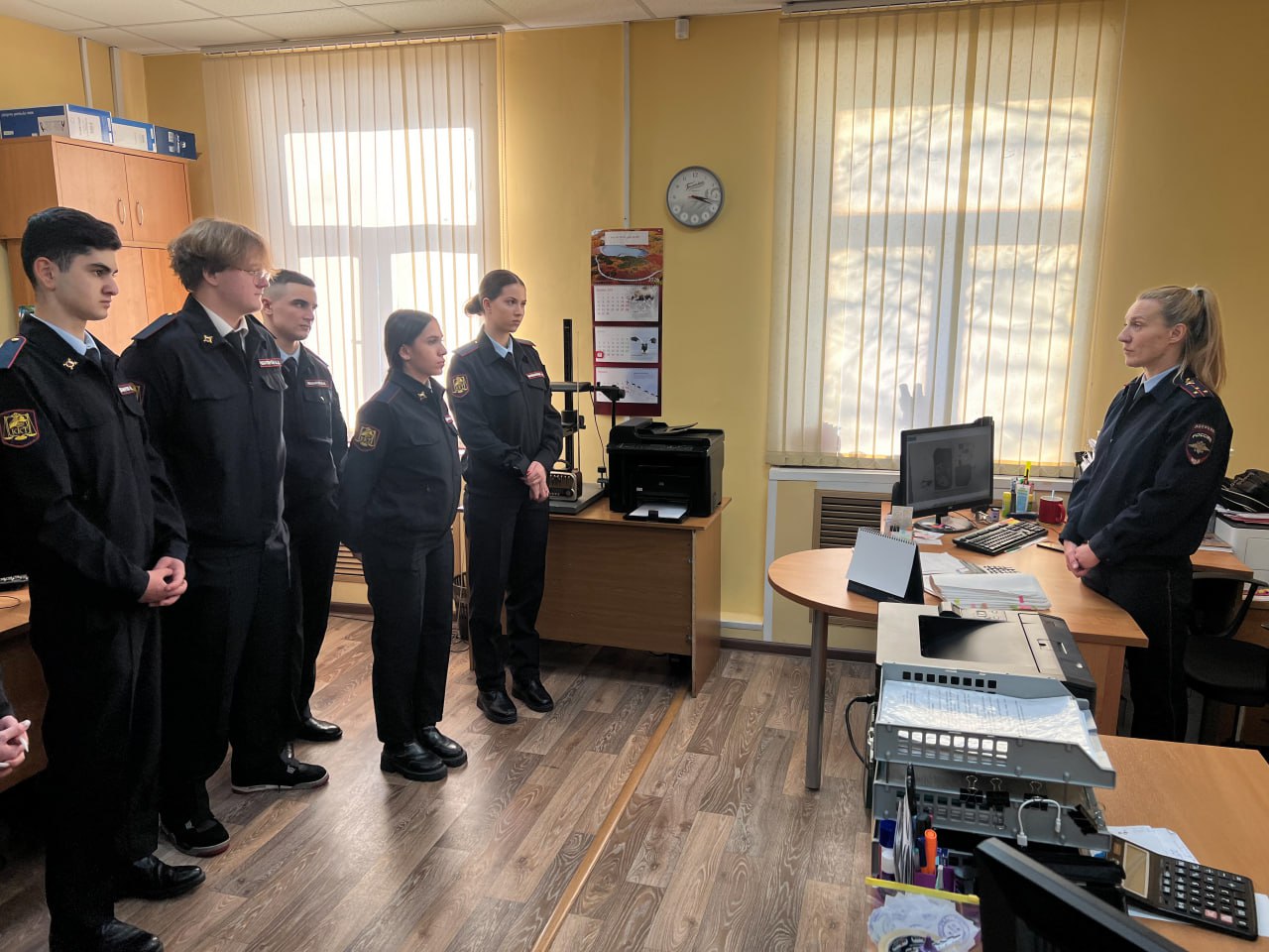 Камчатские студенты побывали в гостях у экспертов криминалистического центра Камчатские студенты побывали в гостях у экспертов криминалистического центра