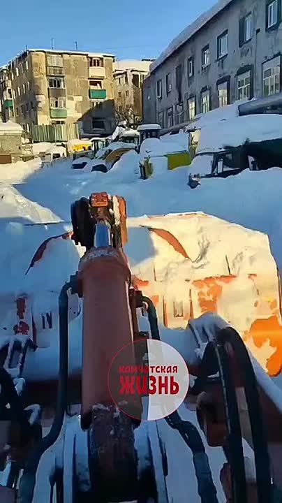 В сетях постят видео с простаивающей в Петропавловске снегоуборочной техникой