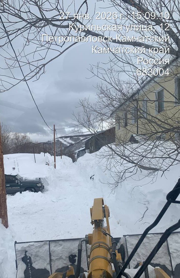 Город день за днем. 27 января 2026 года В ПетропавловскеКамчатском в круглосуточном режиме ведутся работы по расчистке городских территорий Город день за днем. 27 января 2026 года В ПетропавловскеКамчатском в круглосуточном режиме ведутся работы по расчистке городских территорий