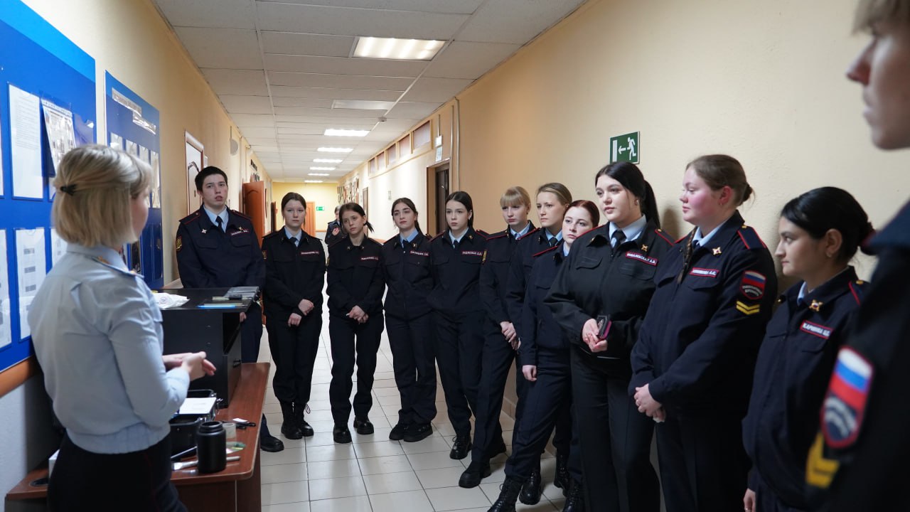 Камчатские студенты побывали в гостях у экспертов криминалистического центра Камчатские студенты побывали в гостях у экспертов криминалистического центра