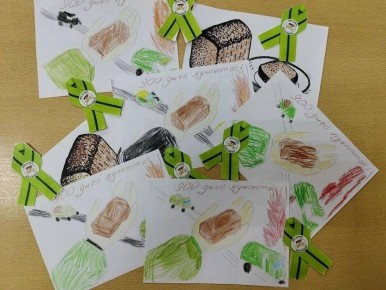 Педагоги и дети краевого центра вспомнили подвиг ленинградцев