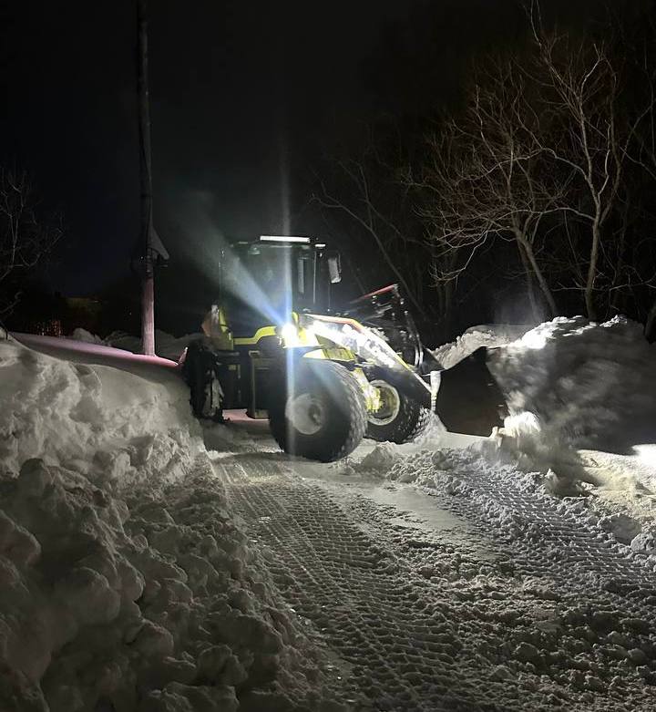 В ночную смену снегоуборочная техника продолжила работать над городских проездах В ночную смену снегоуборочная техника продолжила работать над городских проездах