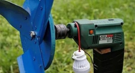 Старый шуруповерт превращается в ветродуй и пылесос для мастерской