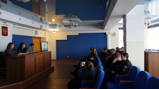 «Студенческий десант» познакомился с работой следователей и экспертов УМВД России по Камчатскому краю